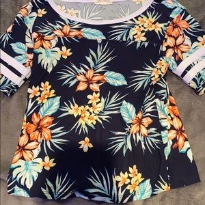 Really cute soft Hawaiian shirt